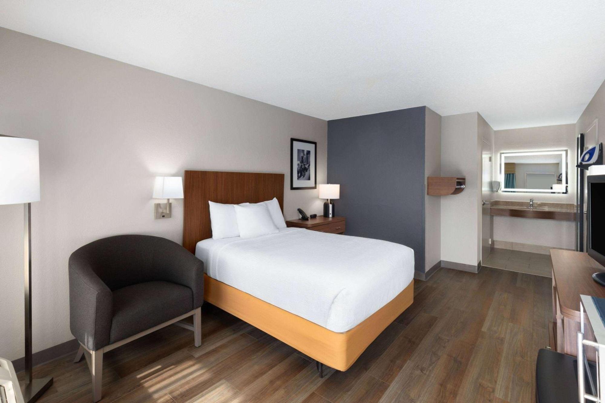 Baymont By Wyndham Nashville Airport Exterior foto